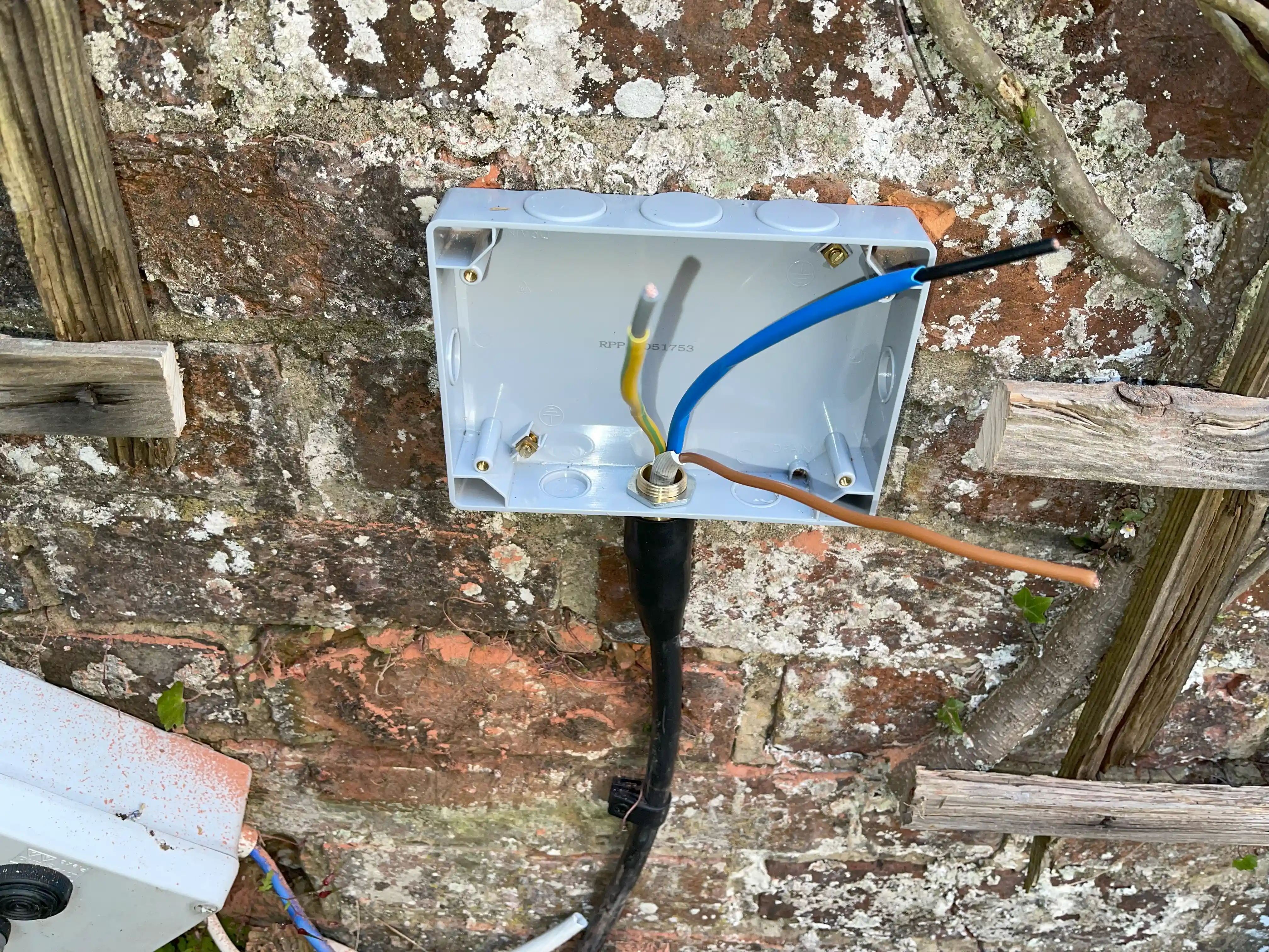 24 Hours Emergency Electrician near Brentford
